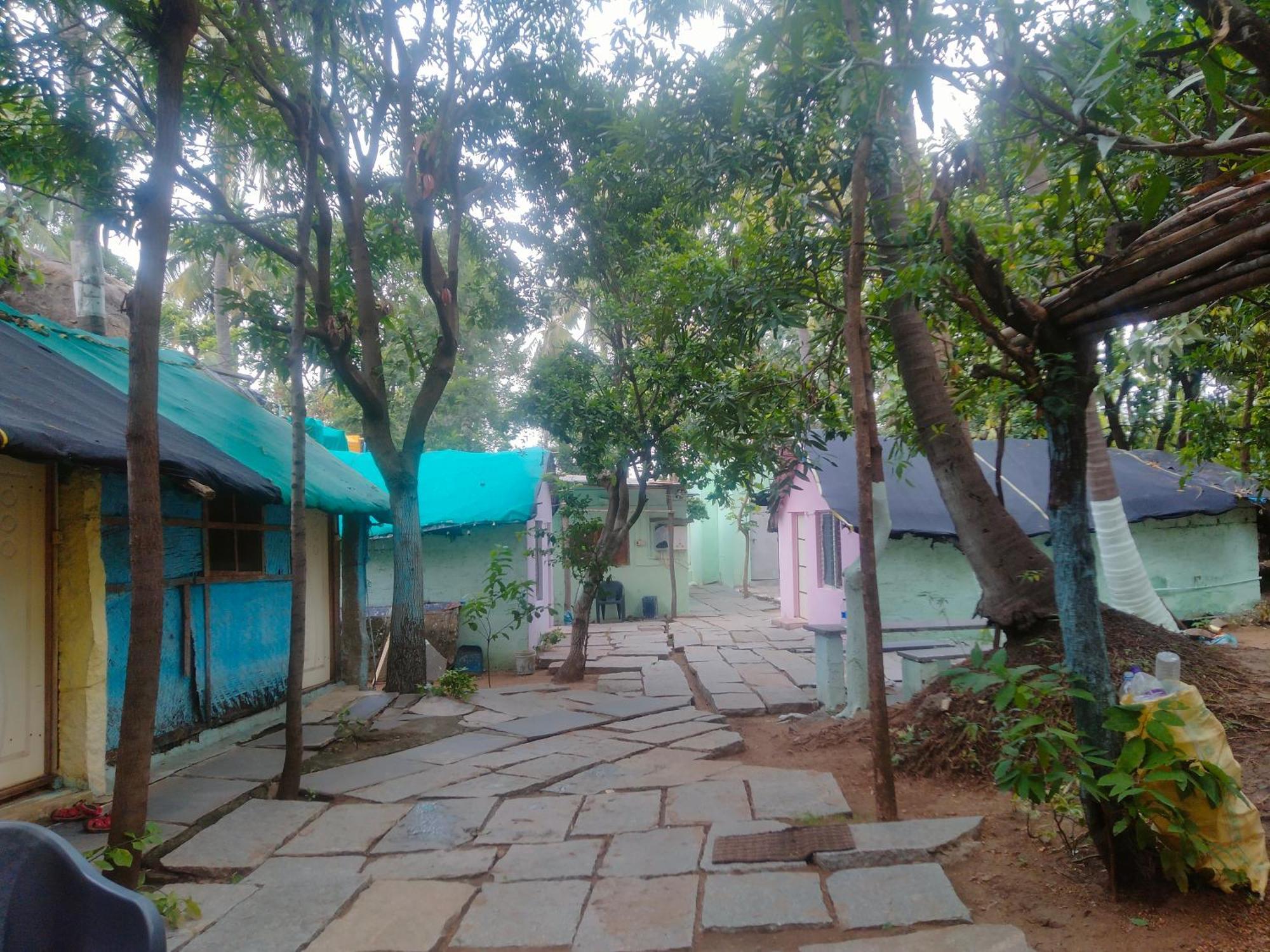 Goldengarden Cottages Hampi Exterior photo